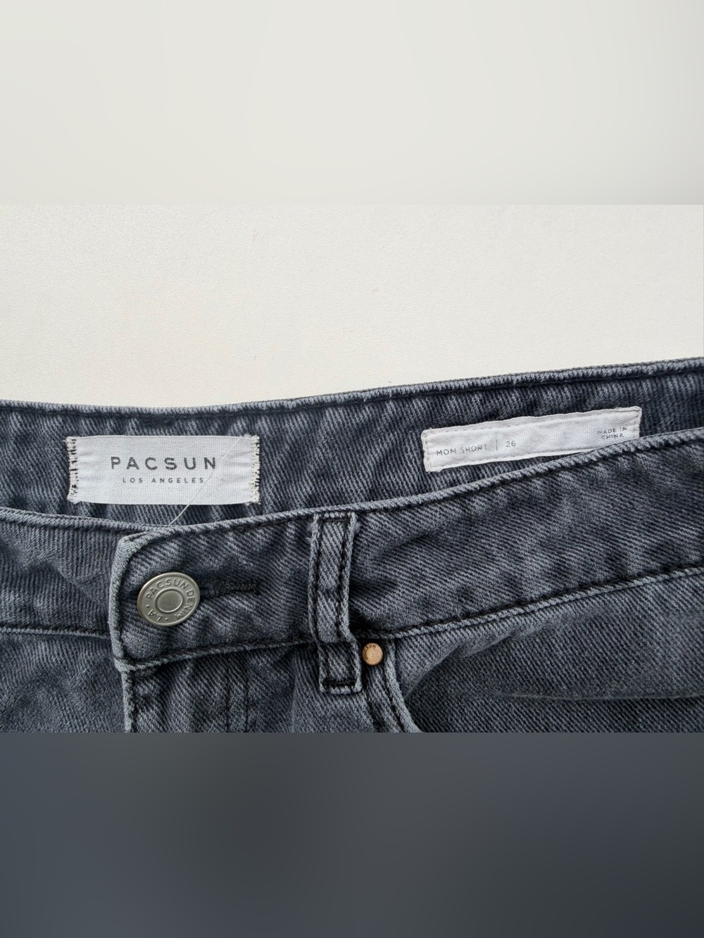 Pacsun Charcoal Gray High Rise Jean Mom Shorts 26 Baddie Washed Faded Black EUC - Picture 3 of 11